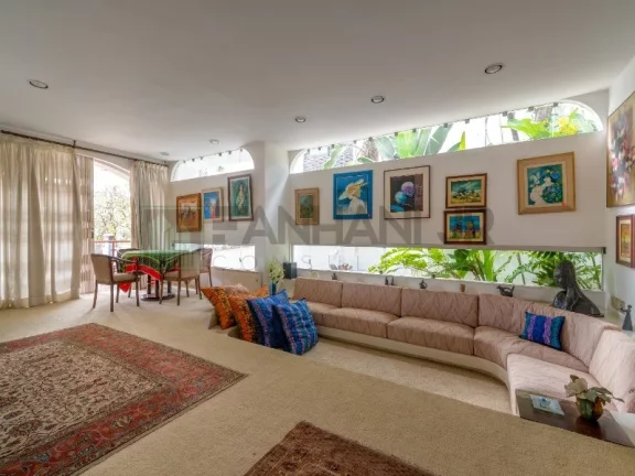 Imagem VENDO CASA CIDADE JARDIM - Próximo à Praça Alfredo Volpi. A casa possui 04 suítes sendo uma master e uma suíte com sala íntima, living para três am