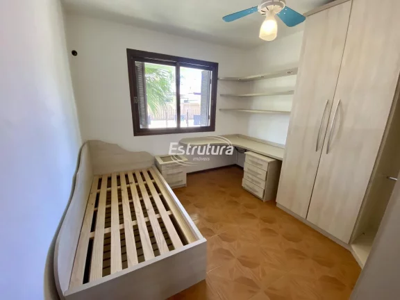 Imagem Encantadora Residência de 180m² em Camobi: 3 Quartos, Suíte com Closet, Área Gou
