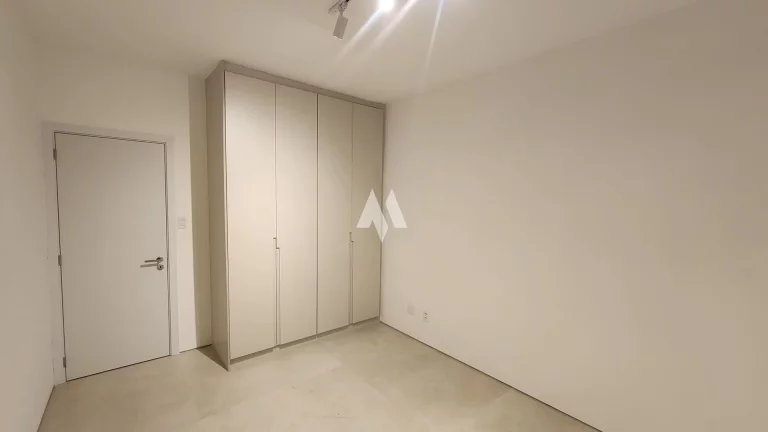 Imagem Apartamento de Luxo no Boqueirão – 4 Dormitórios a 3 Quadras da Praia!