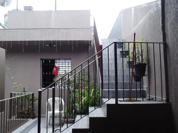 Imagem Imperdível! Casa à venda em Taboão da Serra-SP, Parque Marabá. 3 quartos, suíte, 2 salas, 5 banheiros, 2 vagas, 153,30m².