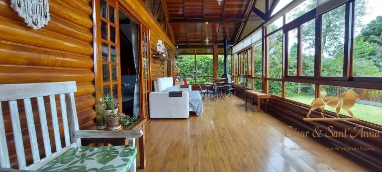 Imagem Linda casa com vista permanente no Alto do Capivari com 380m².