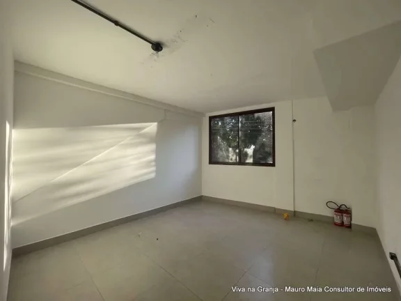 Imagem Linda loja no melhor ponto comercial da Granja Viana Na cara do Alphaville