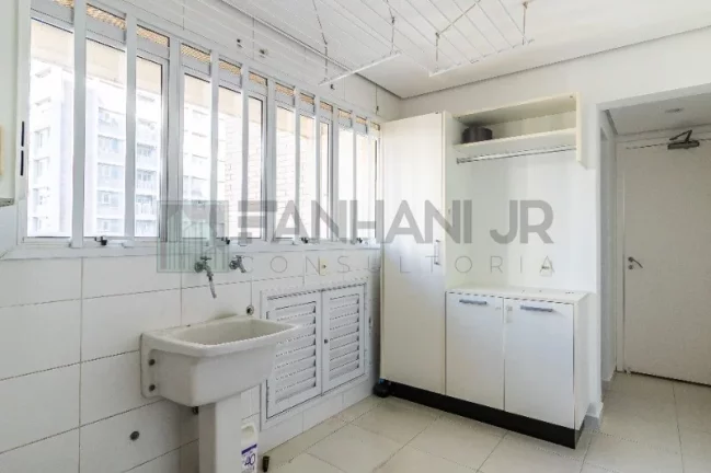 Imagem Apartamento de Alto Padrão na Vila Nova Conceição: 3 Quartos, 3 Suítes, 3 Salas, 5 Banheiros, 4 Vagas, 192m² - São Paulo-SP