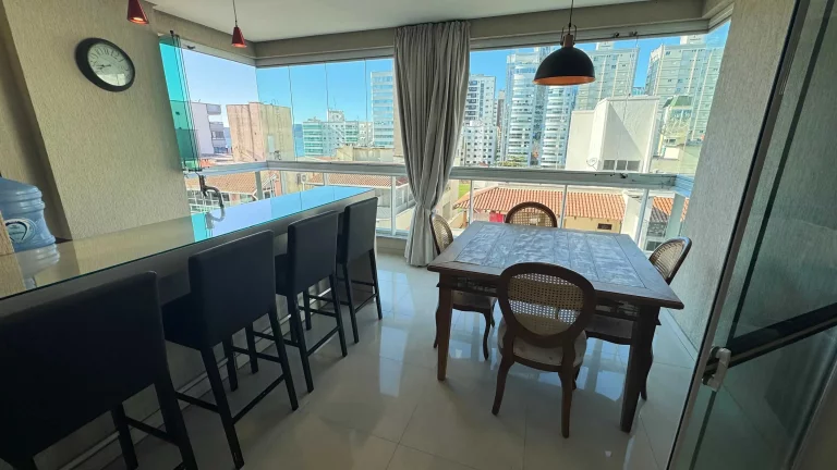 Imagem Apartamento frente mar com 3 suítes e 3 vagas de garagem em Meia Praia - Itapema/SC
