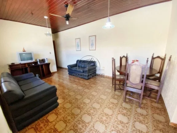 Imagem Espaçosa Casa Isolada à Venda no Ocian, Praia Grande - 4 Quartos e Piscina
