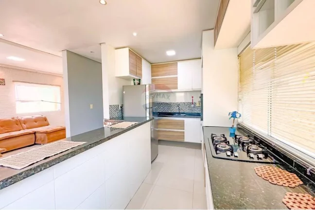 Imagem Casa com 4 Quartos à Venda, 