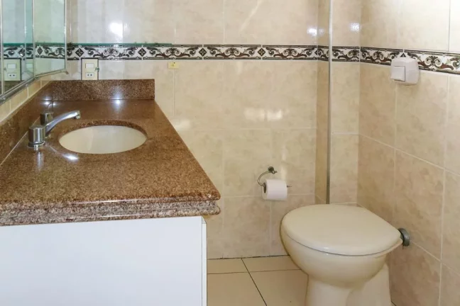 Imagem PITANGUEIRAS- UMA QUADRA DA PRAIA , LOCALIZAÇÃO ESPETACULAR , GARAGEM NO PRÉDIO.