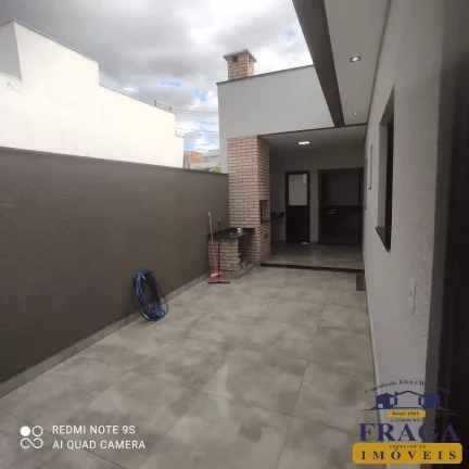 Imagem CASA EM CONDOMÍNIO C/ 100 M² / 03 QUARTOS SENDO 01 SUÍTE / 03 VAGAS