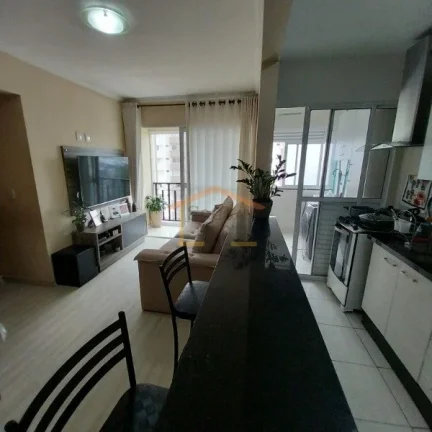 Imagem Apartamento reformado, 3 dormitórios, com armários, sala 2 ambientes, sacada, cozinha americana pl...