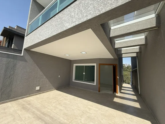 Imagem Casa Top com 4 Garagens, Vista para Mata e Salão de Festas