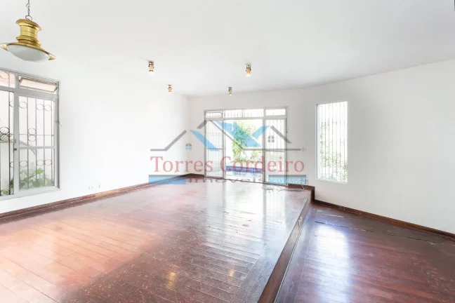 Imagem Sobrado 5 Dorm. (2 Suítes) - 3 vagas - Morumbi