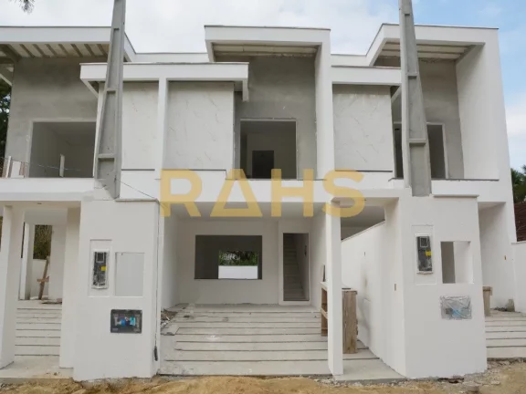 Encante-se com essa oportunidade única! Espaçosa vaga para 2 carros, 5m de abertura e 13m de fundo...