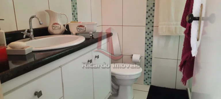 Imagem Casa Duplex c/ 4 Dormitórios à Venda, 150 m² no Peró - Cabo Frio/RJ