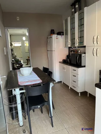 Imagem VENDO CASA DE 2/4 SENDO UMA SUITE