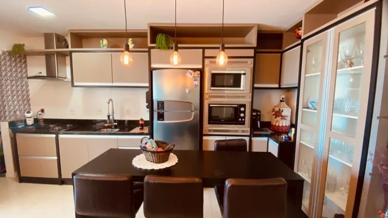 Imagem Apartamento à venda na praia de Gravatá em Navegantes, localizado na quadra mar, com 3 dormitórios, pronto para morar e semi mobiliado com a Adriano Carpes Imóveis.