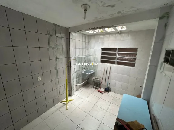 Imagem Casa de Esquina Ideal para por comércio clínica, escritórios perto da Marginal