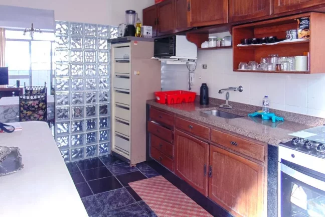 Imagem Pitangueiras - Amplo apartamento à 150 metros da praia.
