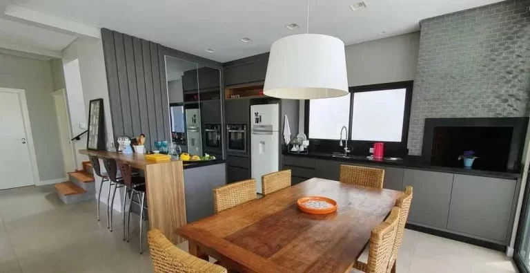 Imagem Casa moderna com 3 dormitórios sendo 1 suíte e 2 demi e 2 vagas, Ariribá - Balneário Camboriú/SC