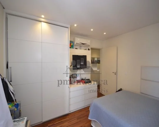 Imagem Venha se encantar com este maravilhoso apartamento em andar alto, decorado com muito bom gosto e sof...