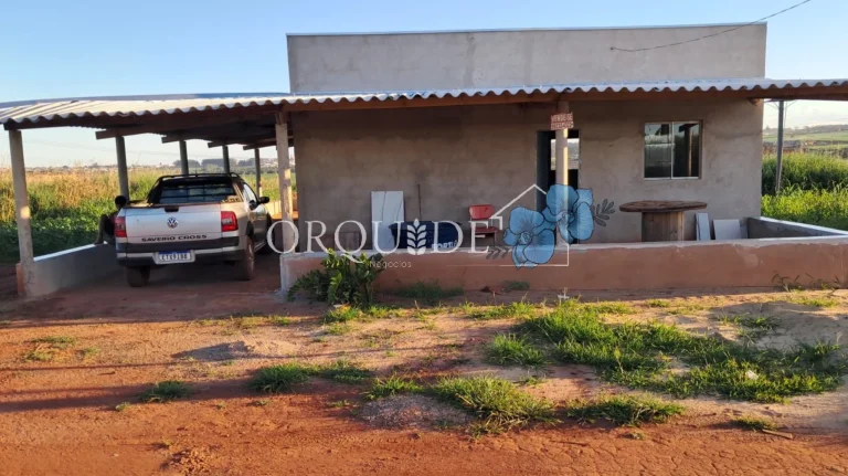 Chácara à Venda em Área Rural de Rio Verde-GO: 2 Quartos, 1 Suíte, 1 Sala, 2 Banheiros, 2 Vagas de Garagem - 1000m²