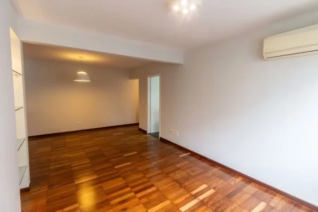 Imagem Apartamento reformado no Itaim Bibi