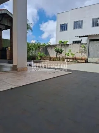 Imagem Casa à venda em Apucarana com 3 quartos, suíte, sala comercial na frente, terreno de 385 m² e aceita troca por casa em Guaratuba ou Matinhos