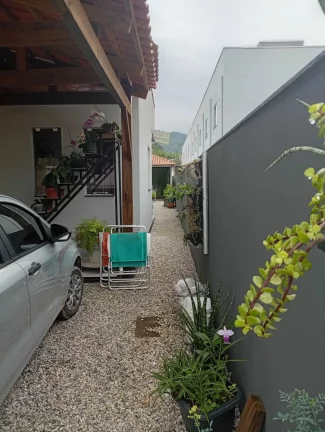 Imagem Casa com 2 dormitórios sendo 1 suíte e 1 vaga de garagem - Bairro Limeira Baixa – Brusque/SC