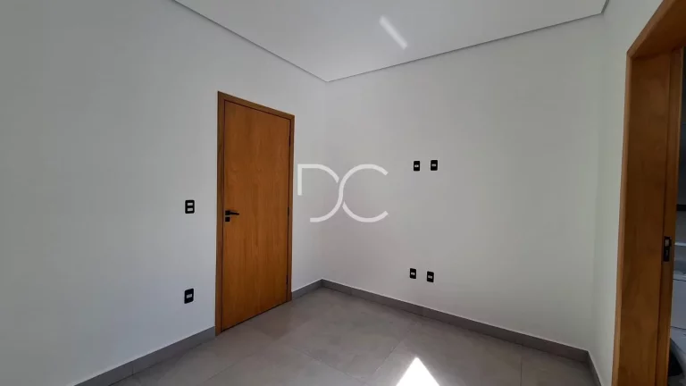 Imagem Condomínio Terras de São Francisco - Venda |115,00 AC m² |165,00 AT m² |3 Dorm |2 Suíte |3 Ban | 4Vagas