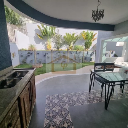 Imagem Linda!!! Casa com 3 quartos sendo Duas Semi Suítes, 4 vagas