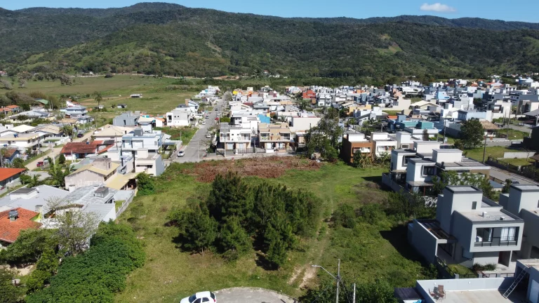 Imagem Terrenos 687m² no Ambrósio, Garopaba. 5 min do mar. Matrícula e viabilidade. Oportunidade!