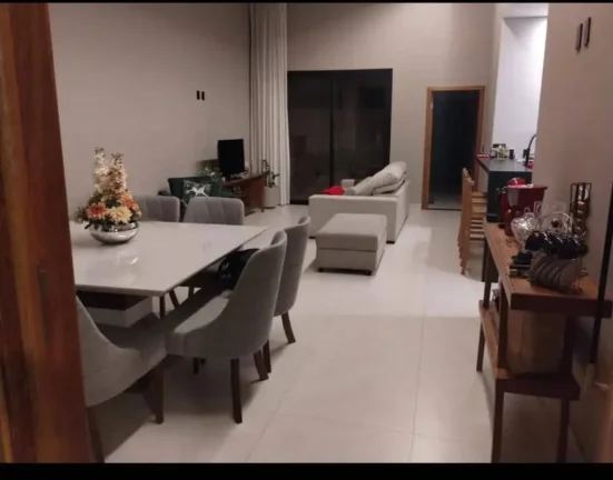 Imagem CASA TÉRREA NO CONDOMÍNIO PORTAL DA SERRA