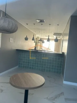 Imagem Apartamento de 25 m², mobiliado, com 1 dormitório, 1 banheiro e armários na cozinha, quarto e ban...