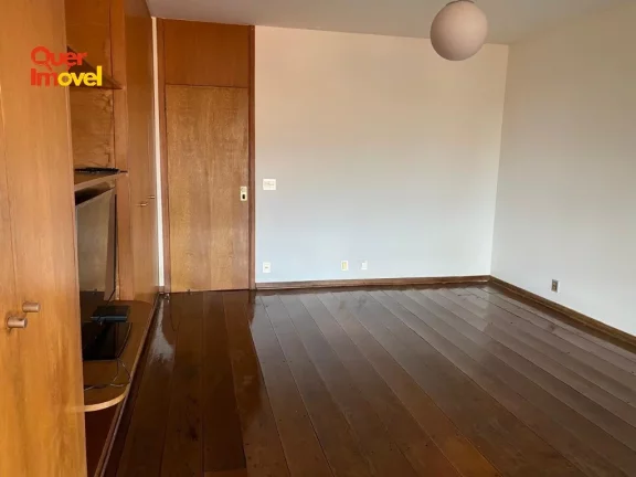 Imagem Oportunidade: Casa à venda no Jardim Sumaré, Zona Sul de Ribeirão Preto-SP. 5 quartos, 2 suítes, 4 salas, 6 banheiros, 6 vagas de garagem, 880m². Quer Imóvel Negócios Imobiliários.