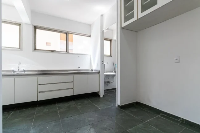 Imagem OPORTUNIDADE IMPERDÍVEL Apartamento 121M², 3Q, 1Suíte, 2 Banheiros, 1 Vaga.
