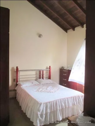 Imagem Casa situada em um bolsão residencial, altura do Km 23 da Raposo Tavares.