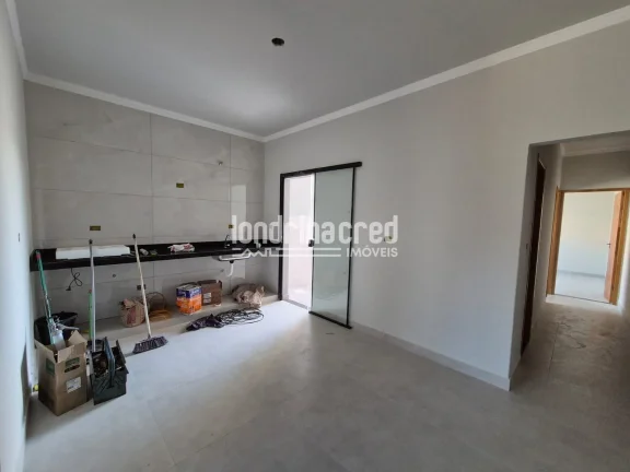 Imagem Casa Geminada na Zona Norte de Londrina – 2 Quartos, Banheiro Social, 80m² Construídos em Terreno de 125m², 1 Vaga de Garagem!