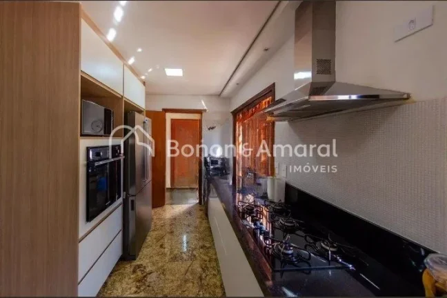 Imagem Casa excelente, com 6 quartos, todos são suítes, 8 banheiros, com elevador, 5 pontos de ar condici...