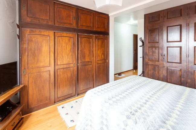 Imagem Sobrado Jardim Prudência - 200M², 3 Dorms, 1 Vaga, Lareira, Quintal, Split, Armários.