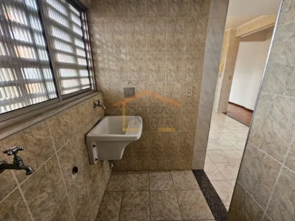 Imagem Apartamento 2 dormitórios, sala para 2 ambientes, dormitórios e cozinha com armários, área de se...