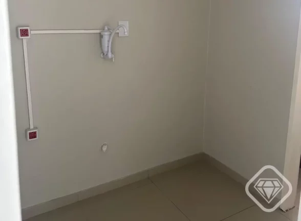 Imagem Sala comercial à venda na Avenida Padre Cacique, perfeita para quem busca praticidade e uma localiz...