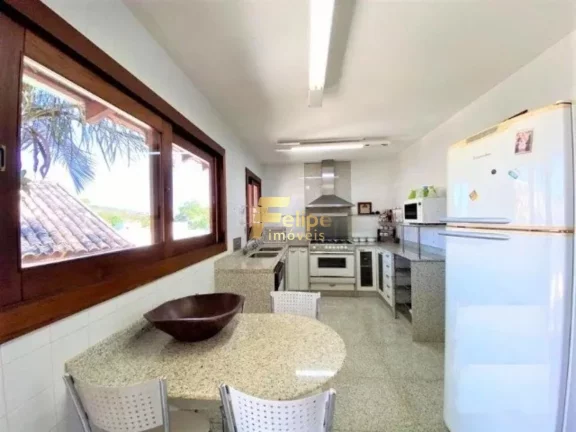 Imagem Vende Casa Duplex em Condomínio de Luxo em Guarapari, situado no condomínio mais exclusivo do Estado!!