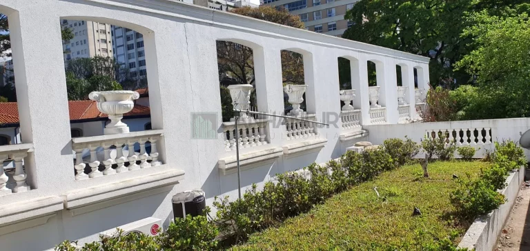 Imagem Imóvel Comercial de Alto Padrão no Jardim América, São Paulo-SP: 8 Salas, 10 Banheiros, 14 Vagas - 1.412m²