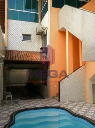 Imagem Residência com sete banheiros, três cozinhas, cinco quartos, escritório, três salas e muito mais!