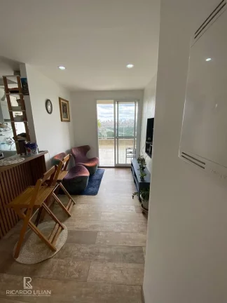 Imagem URGENTE!!! Apartamento ao lado do metro Tatuapé em andar alto, varanda e vista livre para sempre.