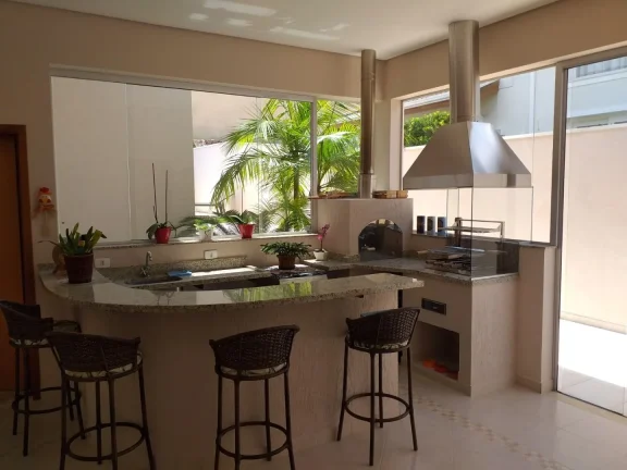 Imagem Linda casa térrea feita pelo atual proprietário. Com piscina. 300m2ac 600m2at. Documentação pronta para financiamento. Climatizada