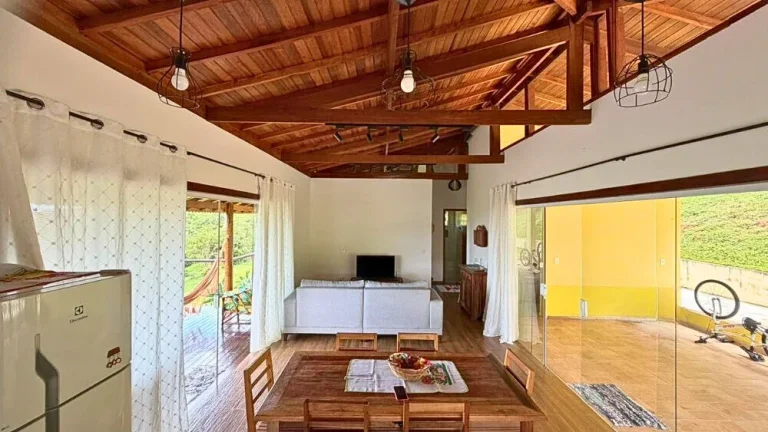 Imagem Chácara Charmosa com Vista Panorâmica das Montanhas em Bueno Brandão