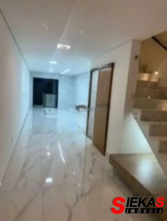 Imagem Espetacular casa à venda na Penha de França, São Paulo-SP: 3 quartos, 3 suítes, 4 banheiros, 5 vagas, 210m²!