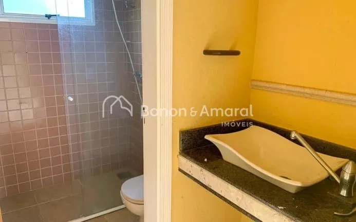 Imagem Linda e espaçosa casa no Alphaville Campinas, com área construída de 330 m². A residência possu...
