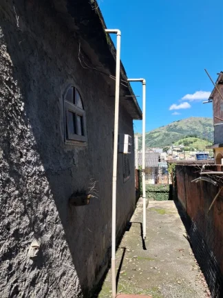 Imagem Casa para Venda em Rio de Janeiro, Santíssimo, 2 dormitórios, 2 banheiros, 1 vaga