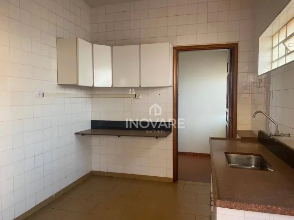 Imagem Casa com 3 dormitórios para alugar, 360 m² por R$ 3.000,00/mês - Setor Central - Itumbiara/GO